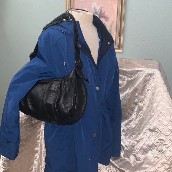 Calvin Klein navy blue and black
Women's Faux-Fur-Lined Hooded Puffer Coat - Picture 6 of 10